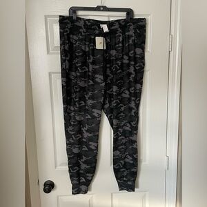 NWT Fabletics High-Waisted Prfrmce Jogger Charcoal Solid Camo Women XXL/1X/14-16